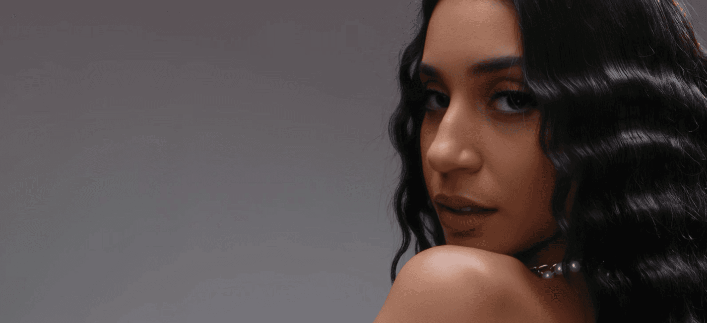 Suzi, studio portrait